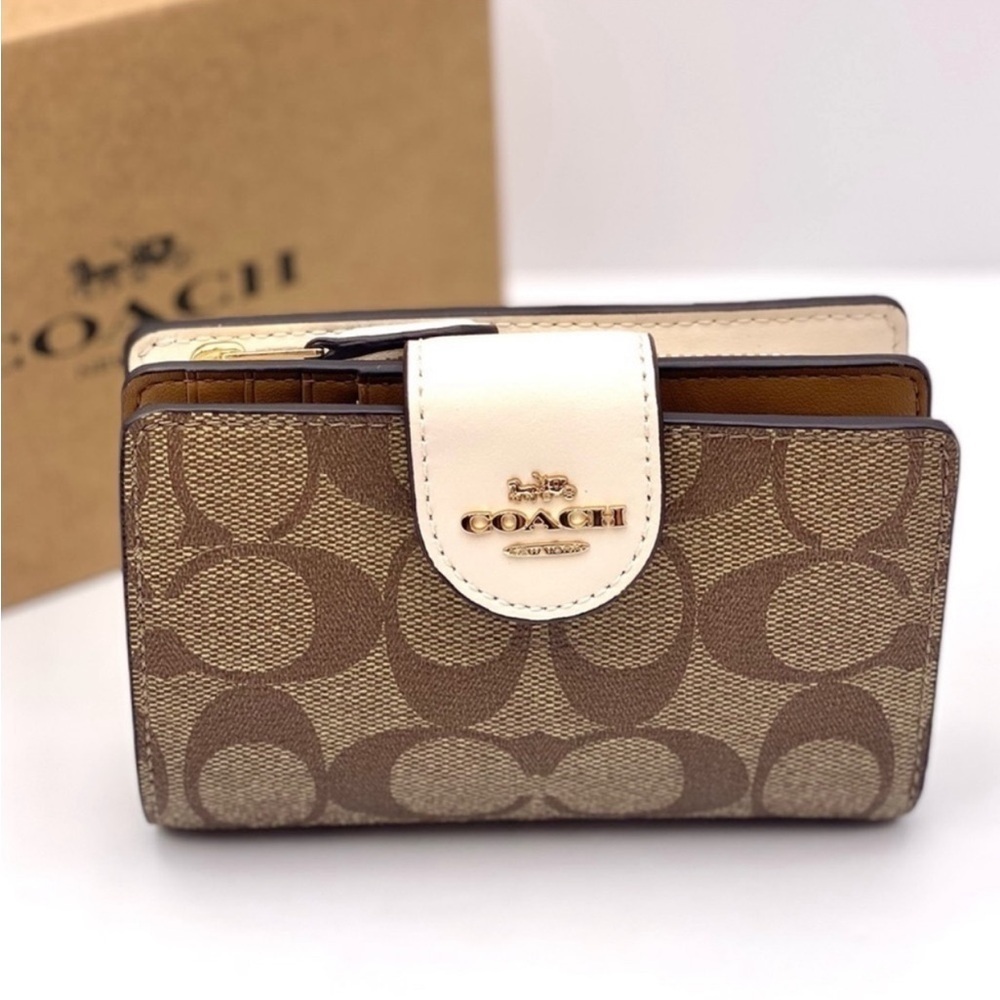 Coach Signature Medium Corner Zip Wallet - Picture 3 of 9